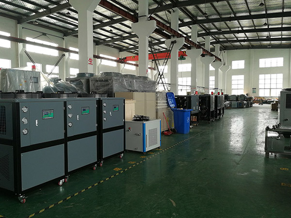 冷水機(jī)生產(chǎn)部車(chē)間一角