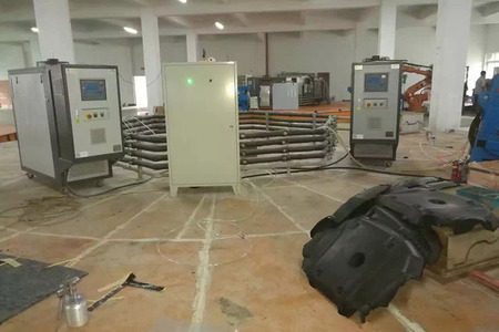 汽車內(nèi)飾件模具（發(fā)動(dòng)機(jī)罩）加熱用模溫機(jī)